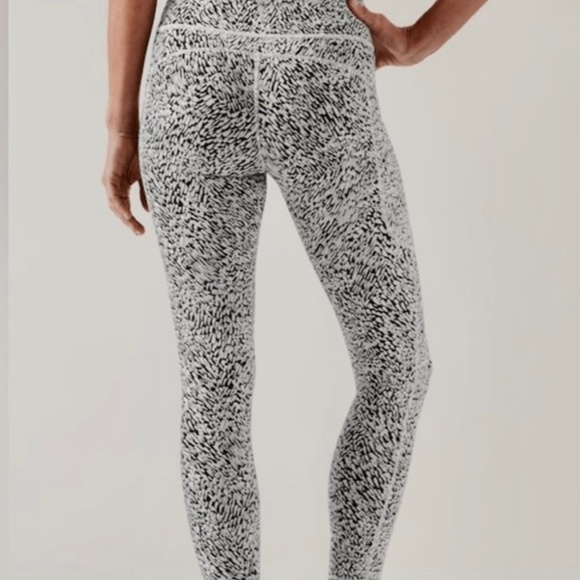Athleta Ultimate Stash Textured 7/8 tight - Picture 3 of 8